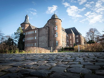 Symbolbild: Bedburg - Dawel Rechtsanwälte | Ihre Rechtsanwälte für Wirtschaftsrecht, Familienrecht, Vertragsrecht, Arbeitsrecht, Sozialrecht und mehr.